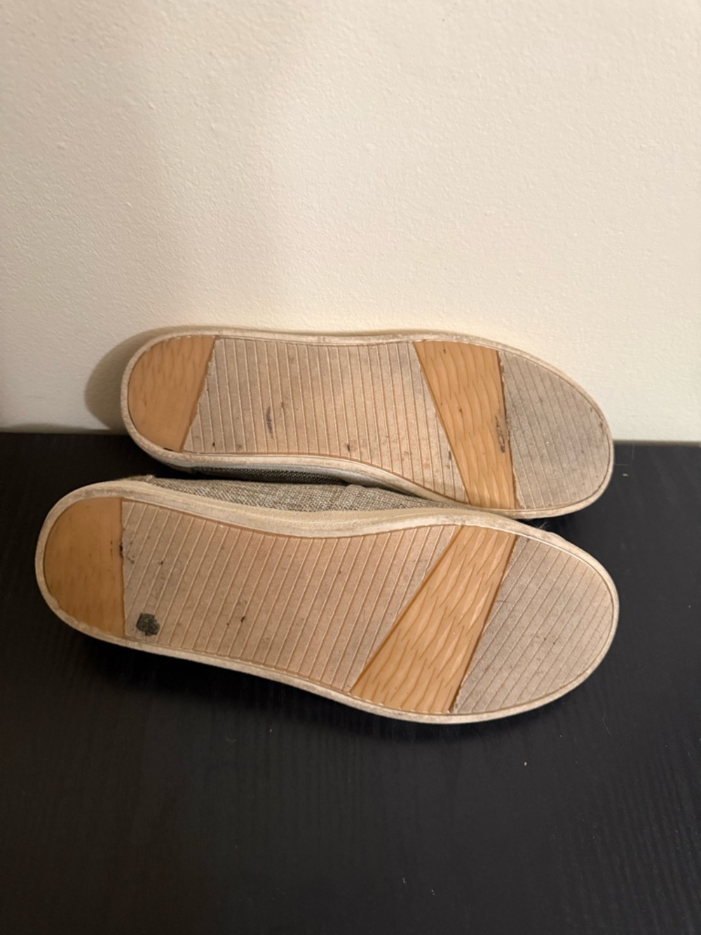 TOMS SIZE 9.5 BEIGE LINEN CANVAS SLIP ON ROUND TOE COMFORT WALKING SHOES AVALON - Picture 7 of 7